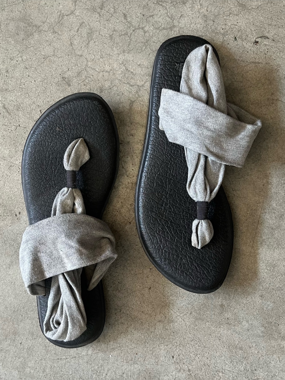 Women’s Sanuk Gray Fabric-Strap Cushioned Sandals